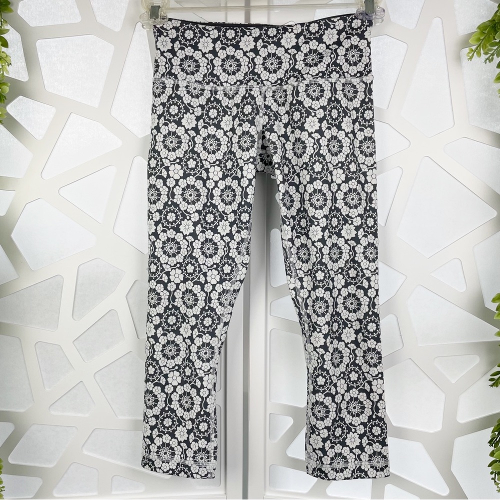 Lululemon Wunder Under Crop Twiggy White Black Printed Floral Nimbus Leggings